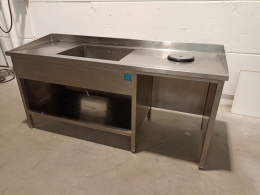 s/s  Clearing table 